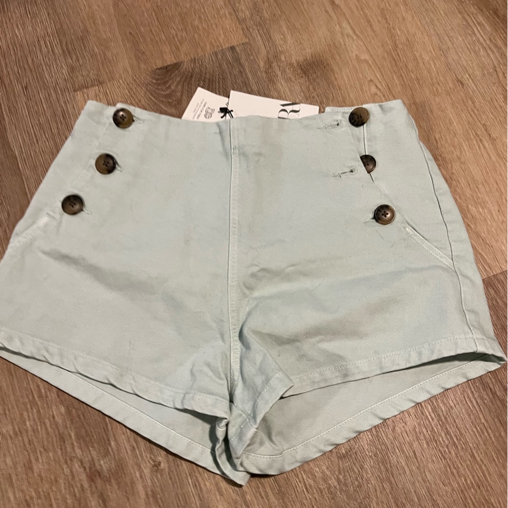 ZARA LIGHT GREEN FANCY SHORTS SIZE 8